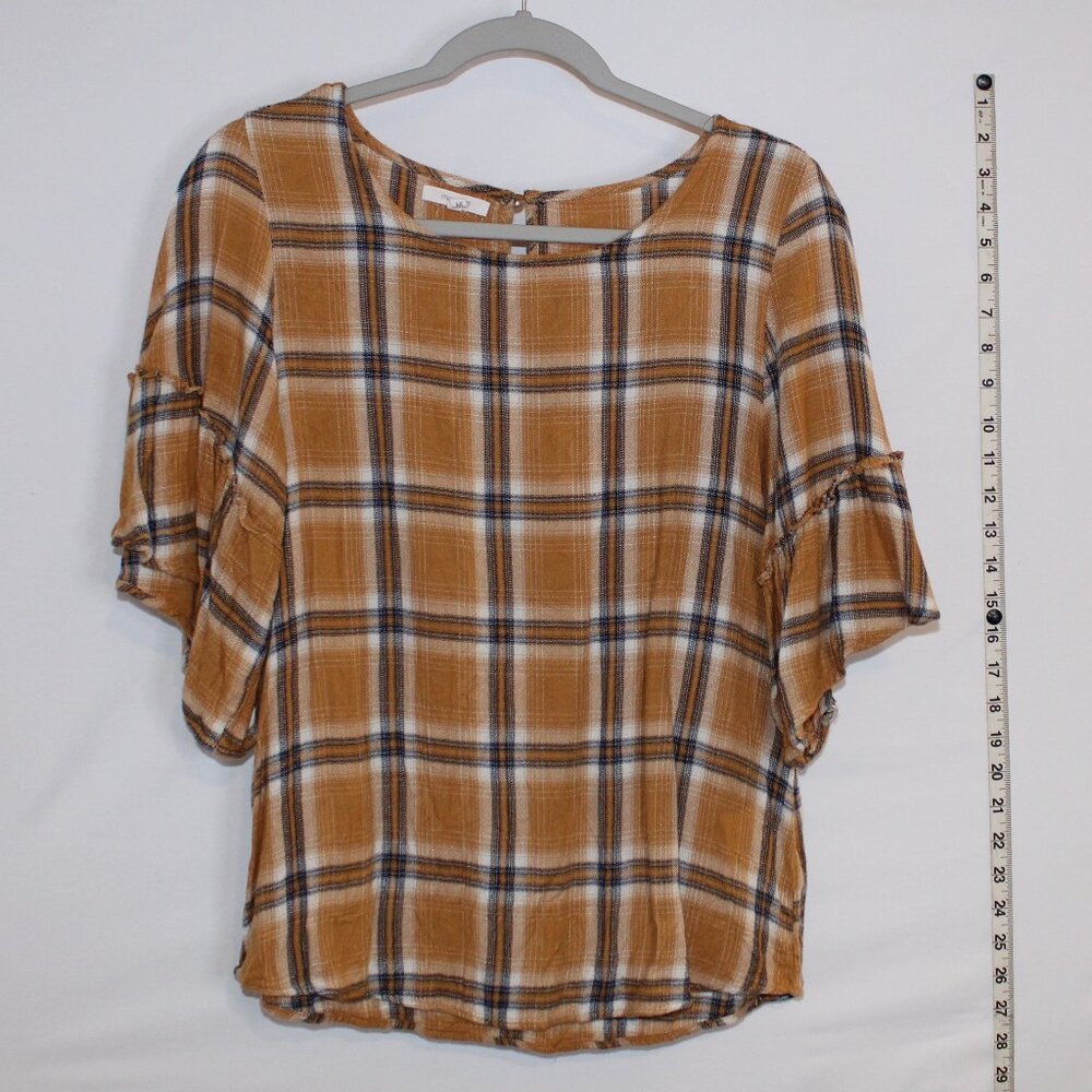 Maurices plaid round‎ neck short ruffle flared sleeves keyhole back closure M